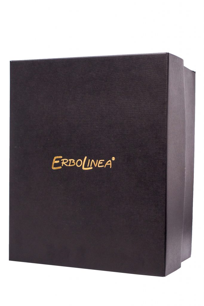 cutie cadou la pachet cu decantor - Parfum de ambient Vin di...Vino cu decantor în cutie cadou, Erbolinea, 750ml.